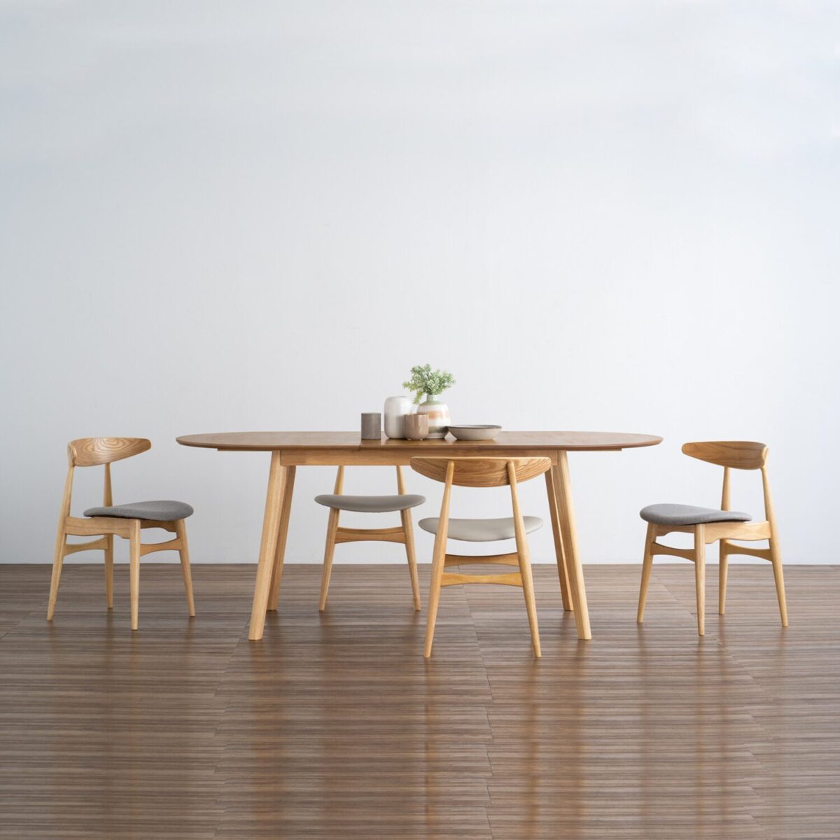 EXTENDABLE DINING TABLE