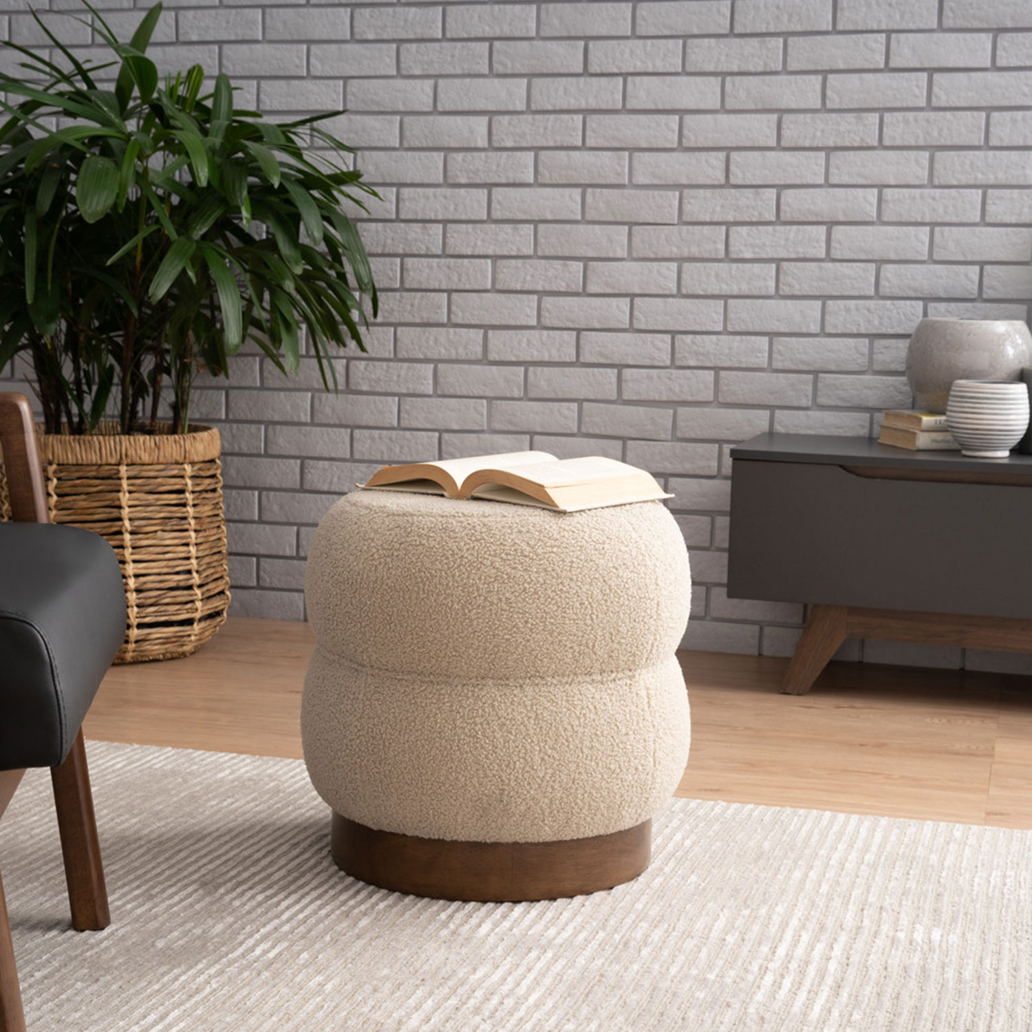 Lexis Pouf 1 Lexis Pouf - Image 1